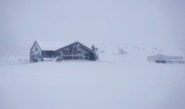 Denizli Kayak Merkezi, beyaza büründü