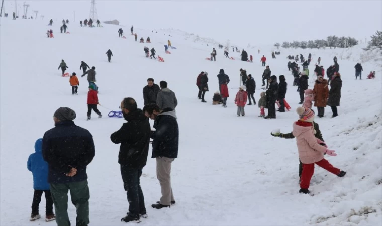 Ağrı'nın 'Küpkıran' Kayak Merkezi'nde sezon açıldı