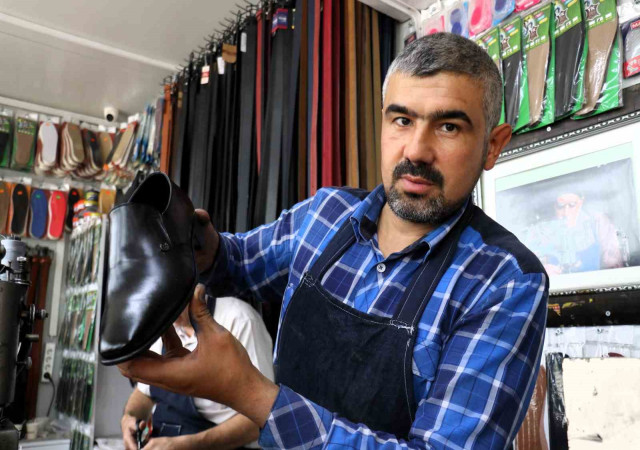 Malatyalı ayakkabı profesöründen, Cumhurbaşkanı Erdoğana özel ayakkabı