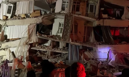 Erzurum, Kars ve Ağrı'dan ekipler deprem bölgesine hareket etti